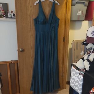 Elegant Green Sleeveless Ladivine Dress